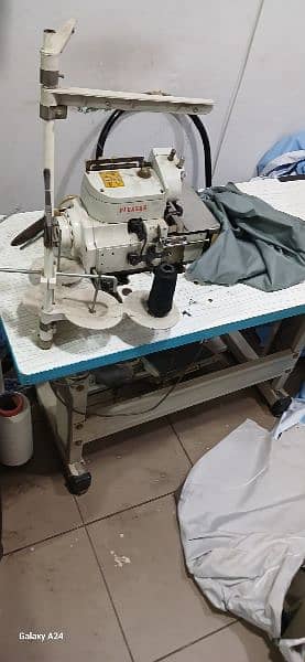 over lock machine good condition 2