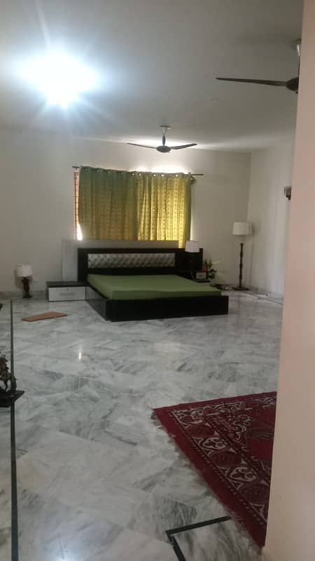 defence 1000 yards bungalow for rent 9