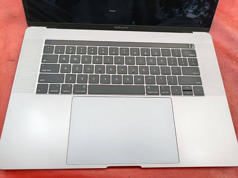 MacBook Pro 15 inch Core i-7, Made 2019, 16GB Ram 1TB SSD 4