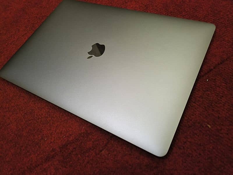 MacBook Pro 15 inch Core i-7, Made 2019, 16GB Ram 1TB SSD 6
