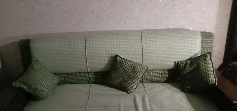 Full sofa set with good condition 0