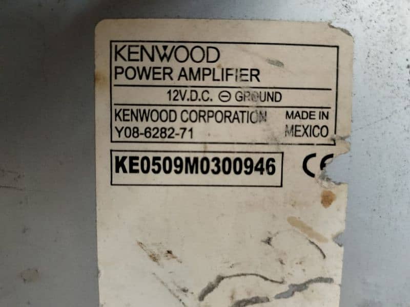 Kenwood KAC-648
4/3/2 channel car amplifier 1