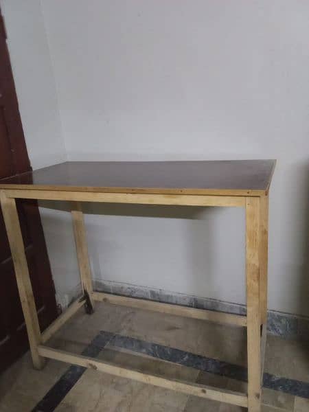 Iron stand wooden 1