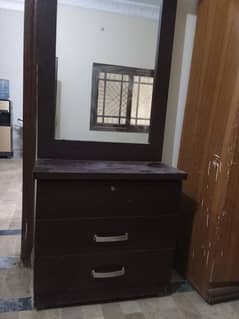 Dressing table with Mirror