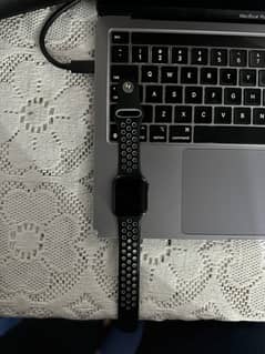Apple Watch Series 4 Nike Aluminum 40mm 0