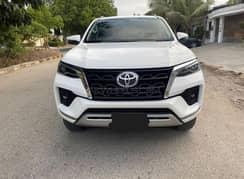 Toyota Fortuner V 2021 0