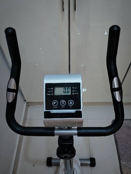 Exercise bike with magnetic wheel for cardio/weight loss. 2