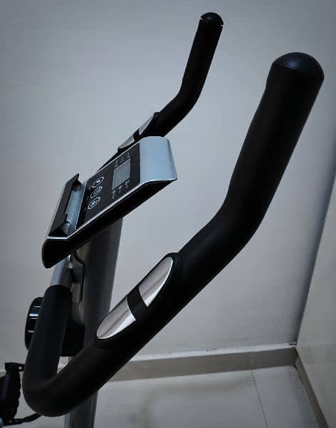 Exercise bike with magnetic wheel for cardio/weight loss. 5