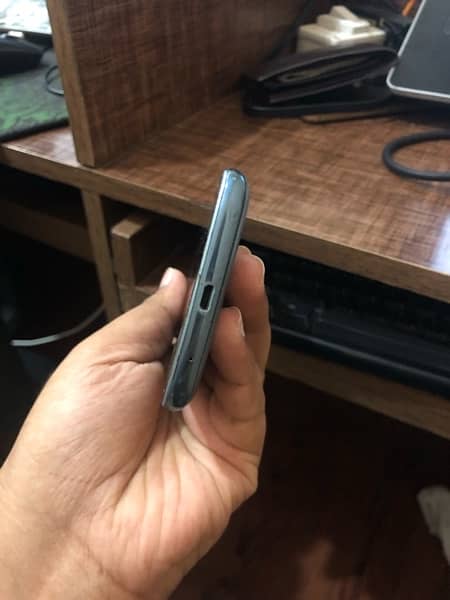 Motorola E5 plus fingerprint 3