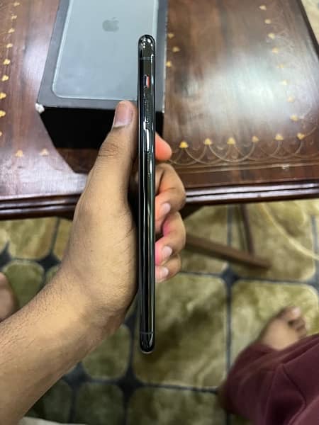 Iphone 11 pro max PTA Approved Green 2