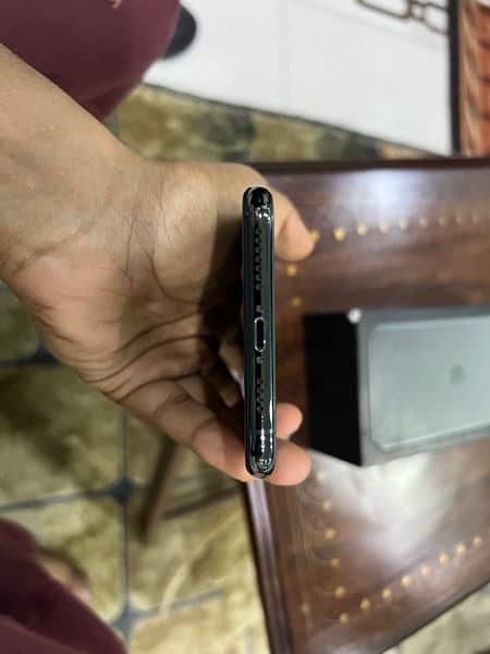 Iphone 11 pro max PTA Approved Green 5