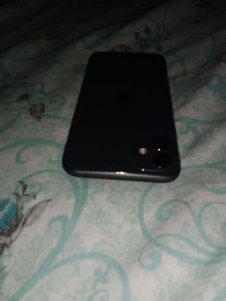 I phone 11 for sale lush condition LLa model bantery change 100 health 6