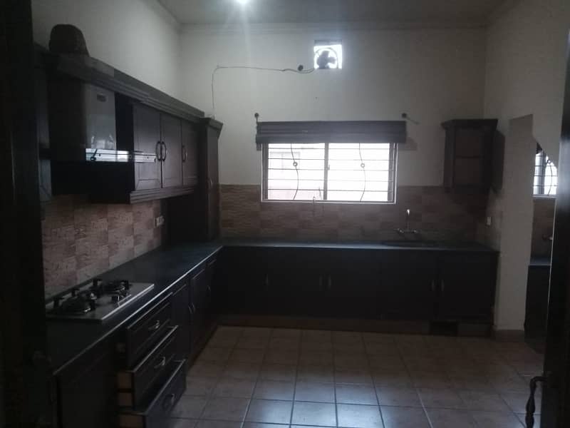 Exclusive. . . 1 Kanal Lower Portion with 3 Bedrooms For Rent in DHA Phase 6 | Book Now 7