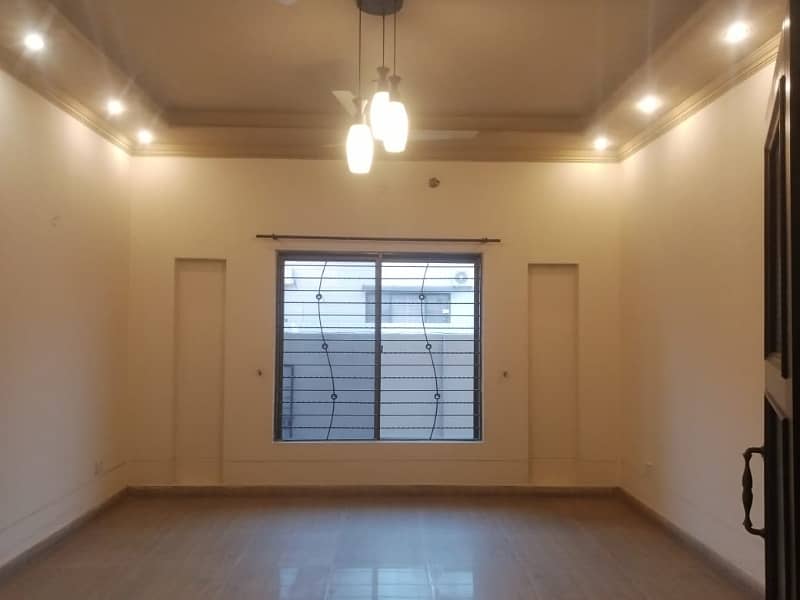 Exclusive. . . 1 Kanal Lower Portion with 3 Bedrooms For Rent in DHA Phase 6 | Book Now 12