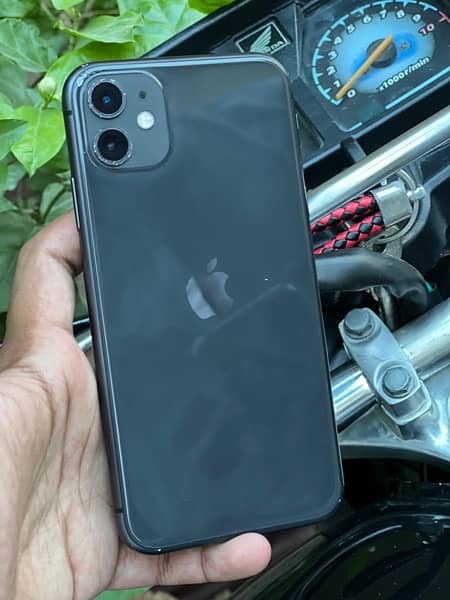 iphone 11 64gb factory waterpack 86%battery urgent sale 6