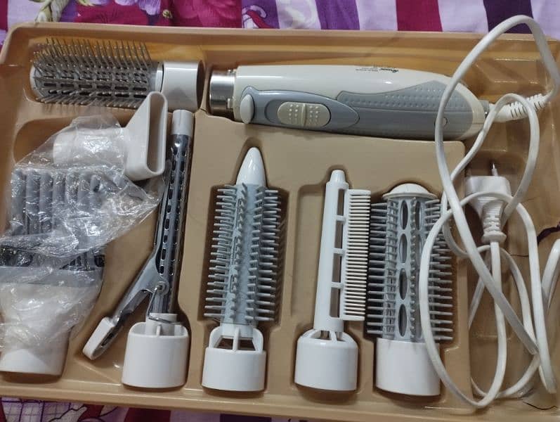 blow dryer and hair brushes 8 in 1 for sale 10,000 3