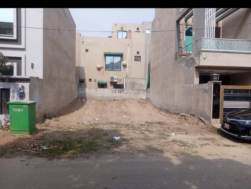 5 Marla Plot For Sale in Bahria Town Lahore 0