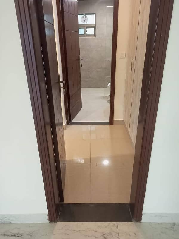 Just Arrived. . 3 Bedrooms Nice Apartment Available For Rent in Askari 11 Block D | HOT Deal, Book Now! 17