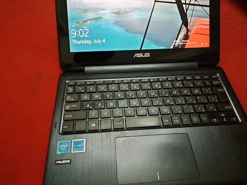 ASUS Touch Screen Slim Laptop 10/10 Condition 1