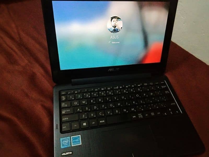 ASUS Touch Screen Slim Laptop 10/10 Condition 6