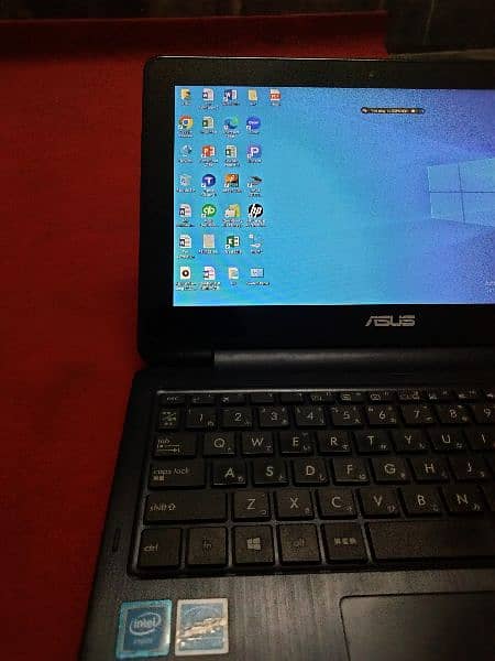 ASUS Touch Screen Slim Laptop 10/10 Condition 19