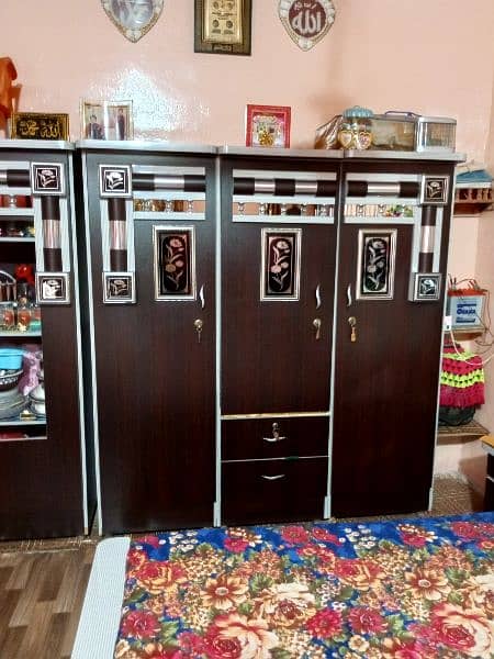 I am selling my use bedroom set 6