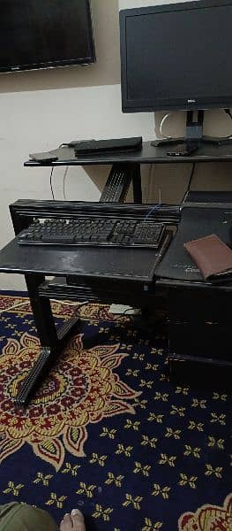Computer Gaming Table 1