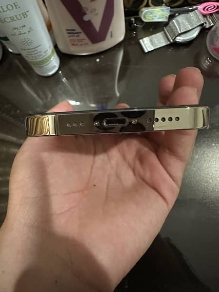 Iphone 14 Pro Gold 4