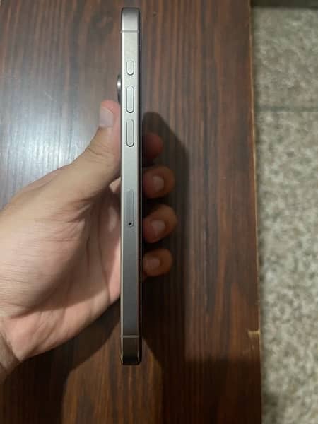 IPhone 15 pro max 256 gb Natural titanium 5