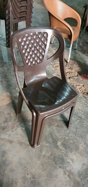 Q. zone plastic chairs and tibal 5