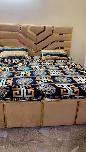 Kind size bedset complete with dressing n side tables 1