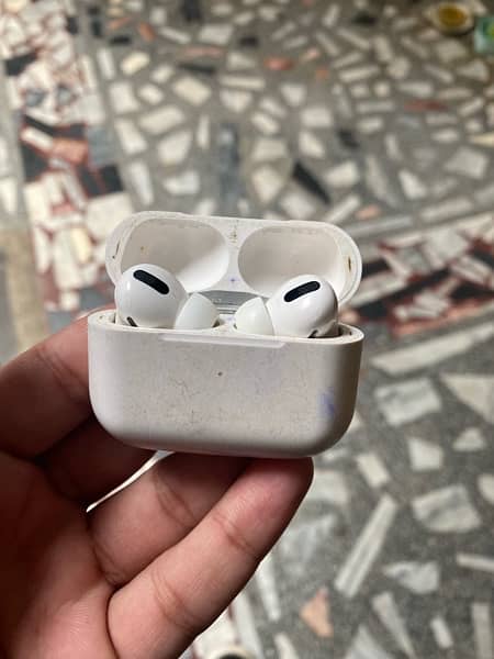 Airpods pro (1st generation) 2