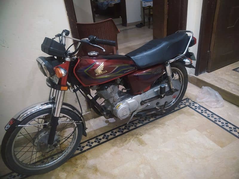 Honda 125 (2017 model) Red Color neat and clean bike 1