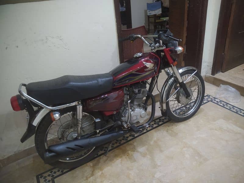 Honda 125 (2017 model) Red Color neat and clean bike 5