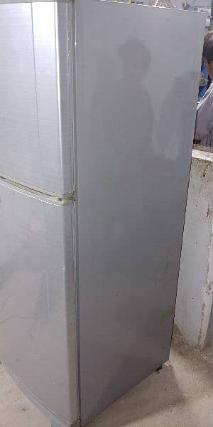 Dawlance refrigerator 14 kubik Bahtreen or munasib qemat me 1
