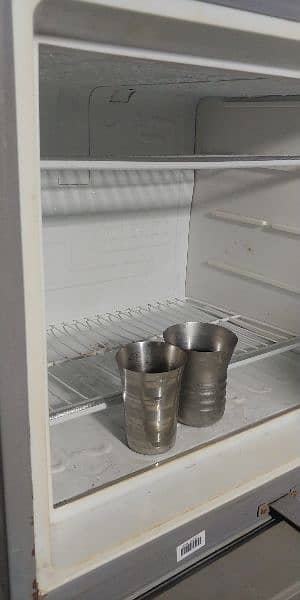 Dawlance refrigerator 14 kubik Bahtreen or munasib qemat me 3