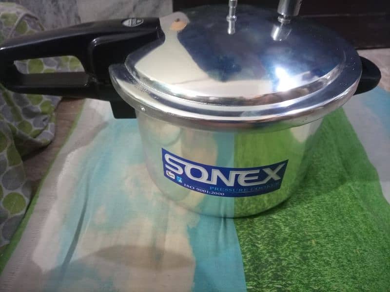 Brand new Sonex 9 liter Pressure Cooker 0