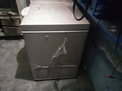 Dawlance Deep Freezer For Sale 1 x year use Good Condition
