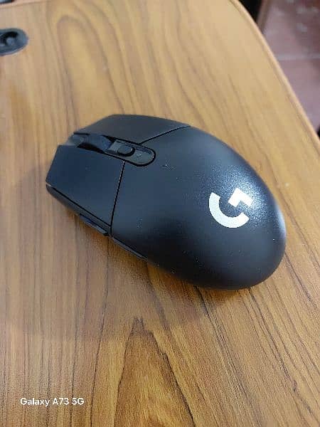 Logitech g 305 Bluetooth mouse with box 0