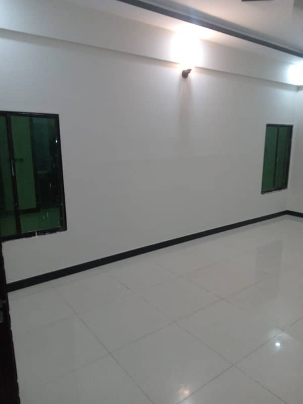 4 bed lounge upper portion WITH ROOF for sale In Gulshan-e-Iqbal 13 d 3 0
