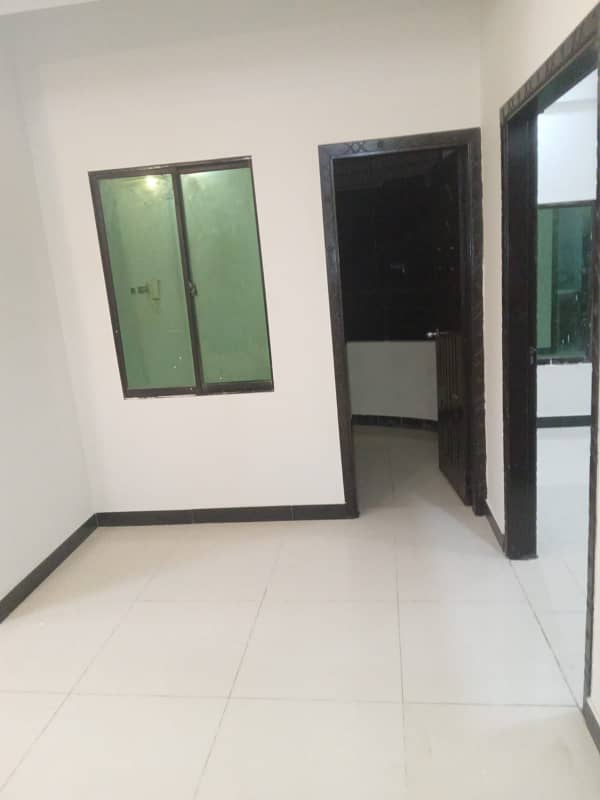 4 bed lounge upper portion WITH ROOF for sale In Gulshan-e-Iqbal 13 d 3 10