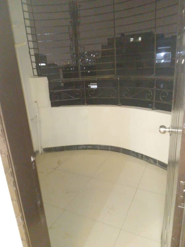 4 bed lounge upper portion WITH ROOF for sale In Gulshan-e-Iqbal 13 d 3 12