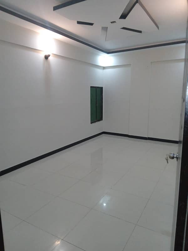 4 bed lounge upper portion WITH ROOF for sale In Gulshan-e-Iqbal 13 d 3 13