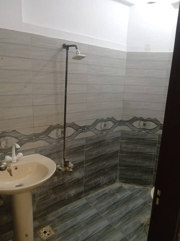 4 bed lounge upper portion WITH ROOF for sale In Gulshan-e-Iqbal 13 d 3 16