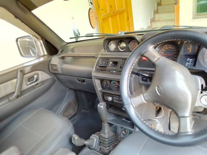 Mitsubishi Pajero 1992 4