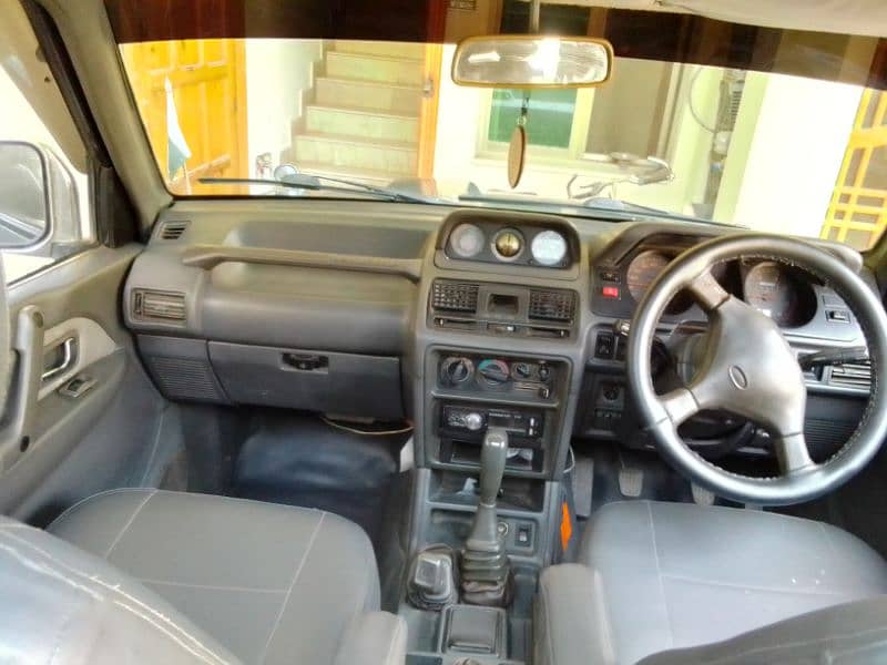 Mitsubishi Pajero 1992 7