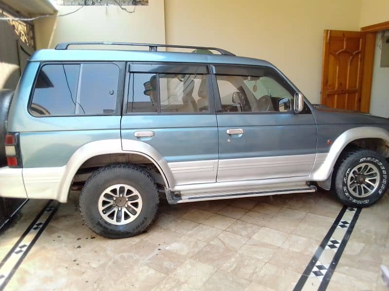 Mitsubishi Pajero 1992 13