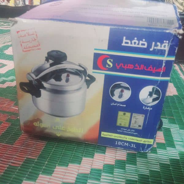 Medium Pressure Cooker 7