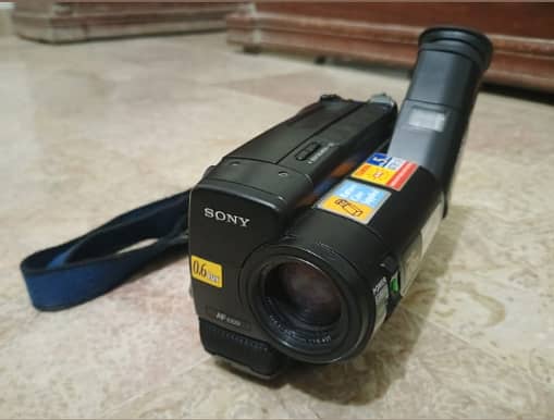 sony rare and vintage handycam video 8 camera with all its accessories 1