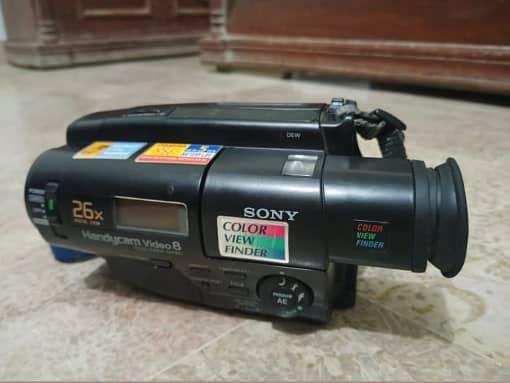 sony rare and vintage handycam video 8 camera with all its accessories 3